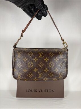 Authentic Louis Vuitton Monogram Pochette